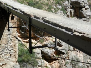 terkedilmiş bridge uygulamasında el chorro Milli Parkı