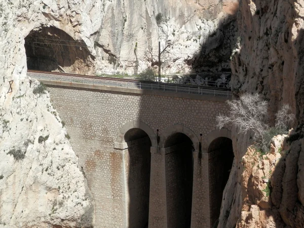 Kolejowej i tunel w gorge w El Chorro — Zdjęcie stockowe