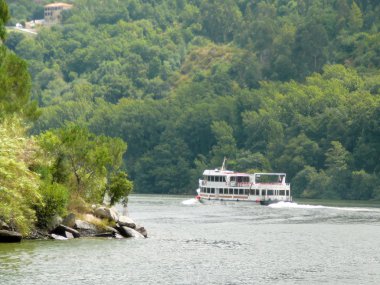 Duero Nehri üzerinde turist feribot, Portekiz
