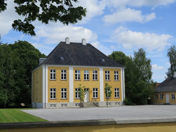 Yellow mansion house — Stock Photo, Image