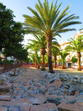 Kırık Beton kaldırım