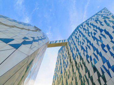 Fütüristik otel binası