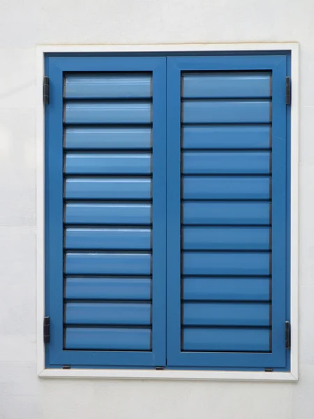 Portas azuis da janela — Fotografia de Stock