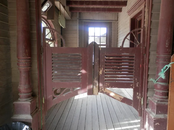 Salon bar salıncak kapı