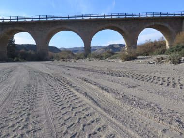 kemerli yolu Köprüsü