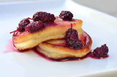 Karadut reçelli krep