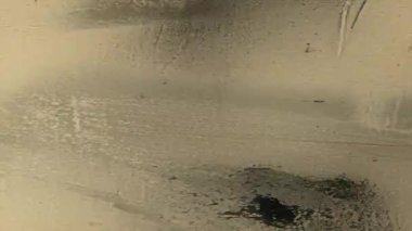 Ilık bej rengi grunge dokusu, pürüzsüz aşınmış boya yüzeyi, ince lekeler ve tahıllar, soyut eski tuval, soluk renkli yumuşak analog sıkıntılı doku