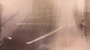 Kahverengi bej rengi grunge desen arka plan, lekeli boya katmanları, kaba soyut yüzey, fırça darbeleriyle yaşlanmış tuval ve sıkıntılı analog giysi