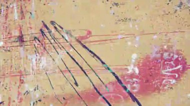 Bej rengi grunge boya dokusu, kirli soyut tuval, boya sıçramaları ve lekeler, kaotik fırça izleri, çiziklerle gerilmiş yüzey, katmanlı boya hasarlı yaşlı sanatsal grunge dokusu