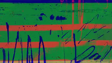 Soyut boyalı çizgiler, yeşil kırmızı mavi katmanlar, analog boya yüzeyi, kaba renk bantları, sıkıntılı karışık medya arkaplanı, grunge duvar dokusu, çizik pigment katmanları, dışa dönük fırça izleri, klasik boya kaplaması