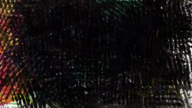 Yoğun kaotik çiziklere sahip koyu soyut grunge dokusu, agresif el darbeleri, katmanlı kaba işaretler, sıkıntılı sanatsal yüzey dramatik resmedilmiş arkaplan, ham dışavurumsal soyut sanat dokusu