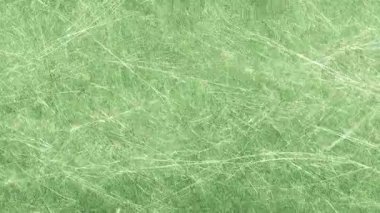 Görünür liflere sahip yeşil lifli kağıt dokusu, yumuşak analog tahıl, organik geri dönüşümlü kağıt görünümü, ince gürültü, eko tasarım için doğal vintage yüzey, soyut arkaplan ve baskı materyalleri.