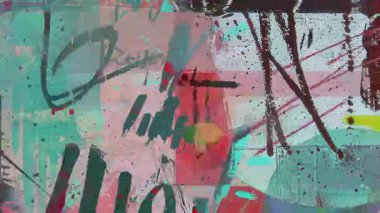 Katmanlı boya darbeleriyle Teal ve pembe graffiti soyut arka planı, çizilmiş yüzey dokusu, kalın şehir izleri ve anlamlı karışık medya kompozisyonu