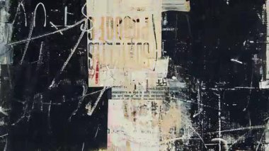 Soyut grunge kolaj arka planı, yırtık kağıt blokları ve katmanlı belgeler, sıkıntılı karışık medya dokusu, endüstriyel baskı hasarı, kaba baskı parçaları, ses ve çiziklerle yaşlanmış analog yüzey