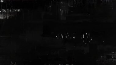 Koyu grunge dokusu, siyah hasarlı yüzey, ince çizikler ve toz, asgari soyut gürültü, yıpranmış film tahılları, sıkıntılı analog doku, açık renkli siyah arkaplan ve çürüme izleri.