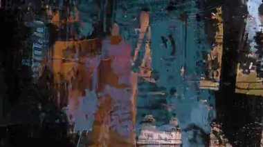 Grunge kolaj posteri dokusu, katmanlı gazete kağıdı yüzeyi, yırtık parmak izi parçaları, sıkıntılı tipografi arkaplanı, çizik boya kaplamaları, kaba soyut sanat tuvali, klasik editör dokusu, gürültülü hasarlı kağıt parçası.