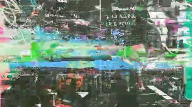 Arızalı kolaj arka planı, renkli grunge örtüsü, dijital gürültü bozulması dokusu, şehir tipografi parçaları, çizilmiş analog film hasarı, soyut katmanlı kaos arkaplanı