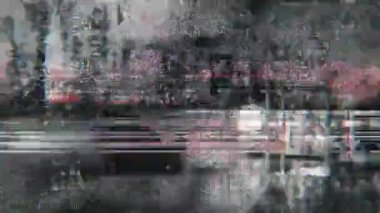 Ağır yatay çarpıtma çizgileri, gürültülü piksel ızgarası, dijital müdahale bantları, analog tarama hasarı, soyut monokrom grunge arkaplan