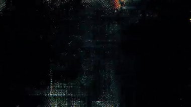 Dijital yağmur parçacıkları, siber gürültü dokusu, soyut teknoloji çarpıtması, fütüristik bozuk ekran etkisi, dikey ışık paraziti ile karanlık yansıtıcı arkaplan