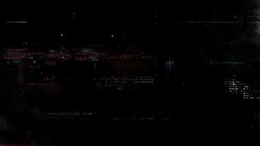 Kırmızı ve mavi pikselli karanlık siber punk dijital arkaplan, veri parçaları, yatay sinyal bozma, gürültülü sinyal bozma, endüstriyel teknoloji soyutlaması, fütüristik elektronik doku örtüsü