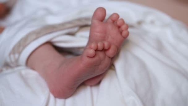 Novorozence baby nohy