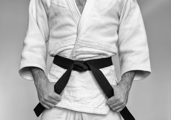 Martial arts meester met zwarte band — Stockfoto