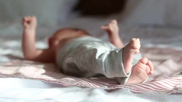 Newborn baby lying on a bed — Stock Video