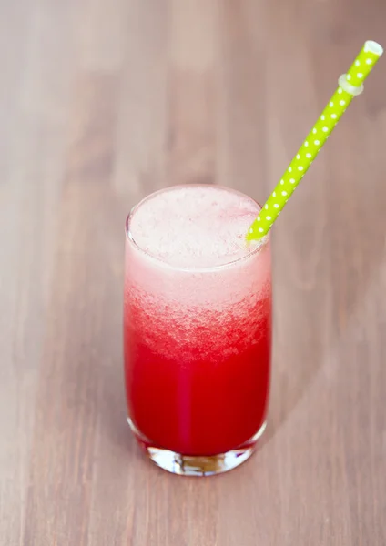 Vattenmelonsmoothie i ett glas — Stockfoto