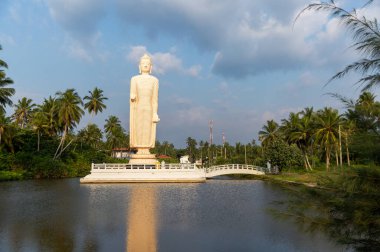Buda Heykeli - Peraliya, Sri Lanka 'da Tsunami Anıtı