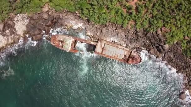 Το σκουριασμένο ναυάγιο προσάραξε. Σρι Λάνκα — Αρχείο Βίντεο