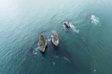 Üç Kardeş Avacha Körfezi 'nde ünlü bir simgedir. Kamçatka Yarımadası, Rusya