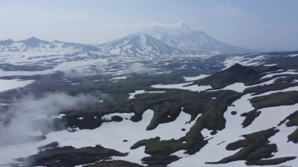 夏天的Mutnovsky火山景观。俄罗斯堪察加半岛 — 图库视频影像