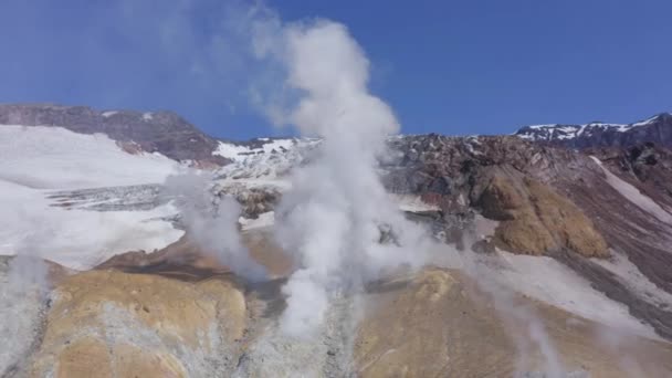 Aerial drone footage of Mutnovsky volcano crater with fumaroles and glacier — Stock Video