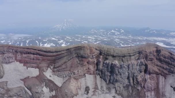 A cratera do vulcão Gorely. Península de Kamchatka, Rússia — Vídeo de Stock