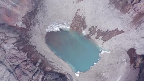 Gorely volkanı kraterindeki mavi göl. Kamçatka Yarımadası, Rusya — Stok video