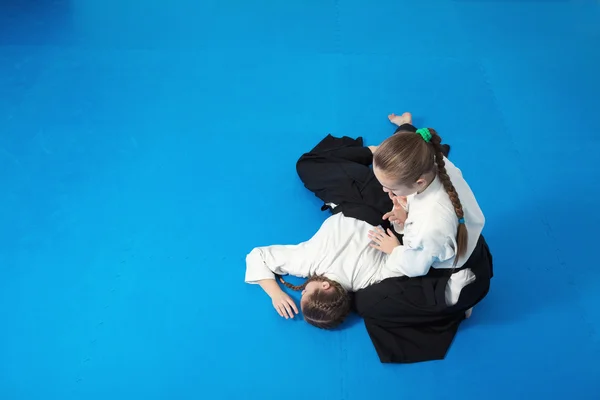 Two girls in black hakama practice Aikido — Stock Photo, Image
