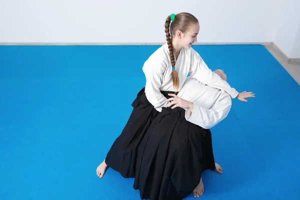 Two girls in black hakama practice Aikido — Stock Photo, Image
