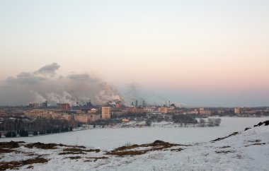 Fabrika atmosferi kirletiyor