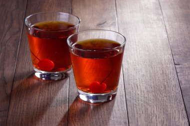 Manhattan meşe kokteyl.