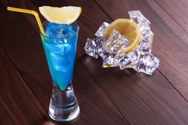 Cocktail bleu Hawaï — Photo