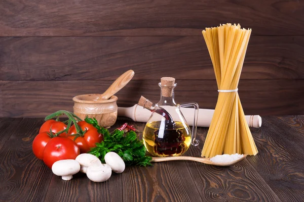 Set for cooking pasta. Rustic. — Stock Photo, Image