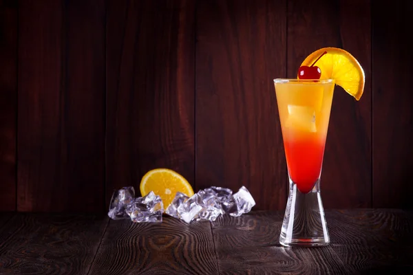 Cocktail Tequila Sunrise. Glace . — Photo