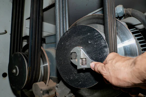 Repair Motor Use Wrench Remove Flywheel Belt — Stock Photo, Image