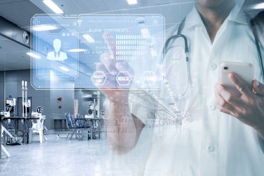 Doktor sağlık raporları için tıbbi ikon ve hologramda parmak ucu kullanıyor. Konsept, internetten hastaların sağlığını kontrol etmek ve onlarla ilgilenmektir..