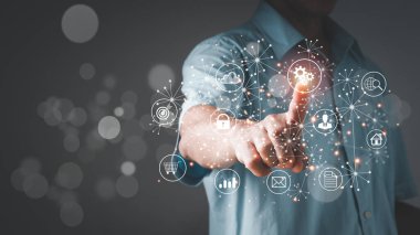 Konsept IOT, Nesnelerin İnterneti, Yapay Zeka, dijital veri transferi, bulut hesaplama ve dijital pazarlama..