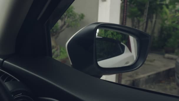 Lusterko Wsteczne Prawej Stronie Samochodu Posiada Funkcję Automatycznego Otwierania Zamykania — Wideo stockowe