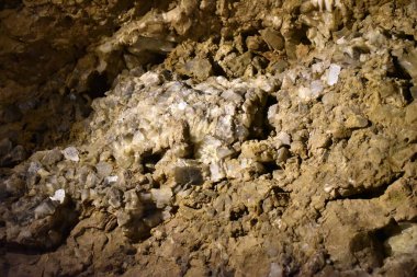 İsviçre 'deki güzel kristal mağara