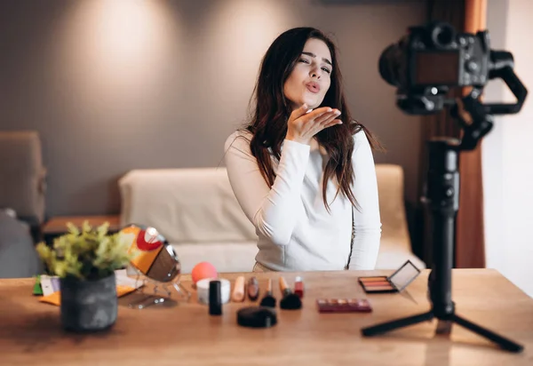 Beauty blogger nice female filming daily make-up routine tutorial on camera. Influencer young woman live streaming cosmetics product review in home studio. Vlogger job. DIY putting makeup — Stock Photo, Image