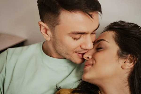 Lovely young couple showing romantic feeling to each other, close up. Happy family moving to new apartment — Stock Photo, Image