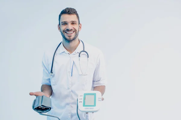 Male doctor showing digital tonometer in hands — Stock Photo, Image